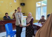 Bhabinkamtibmas Desa Lombong Timur Laksanakan Pengamanan Penyaluran Bantuan Pangan CBP 2025