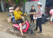 Ops Patuh Hari ke-10, Polantas Bone Edukasi Warga yang Gunakan Sepeda Listrik di Jalan Raya