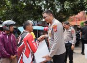 Hangatnya Makan Siang Kapolres Gowa Bersama Pengemudi Bentor di GOR Sungguminasa