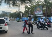 Personel Satlantas Polres Majene Laksanakan Commander Wish untuk Tertibkan Lalu Lintas Pagi Hari