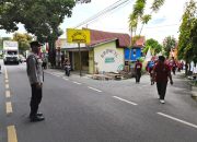 Polsek Banggae Kawal Jalan Sehat Mappakaraya Hari Merdeka di Lingkungan Teppo