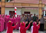 Kapolres Selayar Disambut Tarian Adat di Polsek Bontomatene, Kunjungi Rumah Warga Kurang Mampu