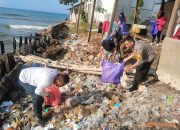 Polsek Banggae Gelar Kerja Bakti Bersama dalam Program Majene Mapaccing di Pasar TPI Majene