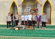 Polres Majene Serahkan Bantuan Program 4S di Masjid Nurul Abrar