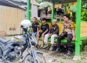 Bhabinkamtibmas Polsek Banggae Laksanakan Patroli Satkamling Pasca Unras di Lingkungan Mangge