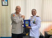 Kapolda Sulbar Beri Kejutan di Hari Jadi TNI AL, Kunjungi Lanal Mamuju