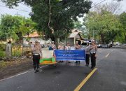 Sambut Hari Lalu Lintas Bhayangkara ke-70, Sat Lantas Polres Parepare Berbagi Sembako untuk Pengayuh Becak