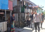 Peduli Sesama, Kapolres Sinjai Kirim Tim Dokkes dan Berikan Bantuan untuk Anak Derita Lumpuh Layu