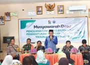 Musyawarah Desa Pesuloang, Bhabinkamtibmas Polsek Pamboang Hadir Dampingi Warga