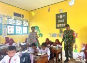 Bhabinkamtibmas Polsek Banggae dan Babinsa Kawal Program Pemberian Makan Bergizi Gratis di SDN 32 Barane