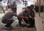 Wujud kepedulian terhadap kebersihan lingkungan, Polres Tana Toraja Gelar Aksi Kerja Bakti di Pasar Makale