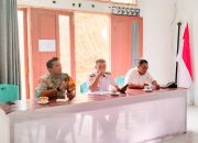 Bhabinkamtibmas Dorong Semangat Gotong Royong dan Keamanan Desa di Tapalang Barat