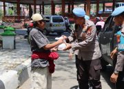 Wujud Kepedulian, Sipropam Polres Tana Toraja Gelar Jumat Berbagi di Pasar Seni Makale