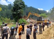 Diwarnai Pemblokiran Jalan, Polres Toraja Utara Amankan Proses Eksekusi Objek Sengketa Tanah di Kalumpang Balusu