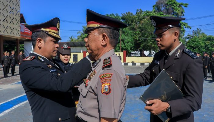Kapolres Barru Pimpin Upacara Kenaikan Pangkat Penghargaan Personil