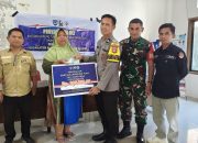 Pastikan Tepat Sasaran, Bhabinkamtibmas Polsek Pamboang Hadiri Penyaluran BLT Dana Desa