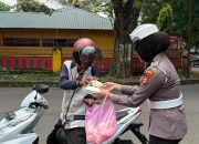 Melalui Jumat Berkah, Sat Lantas Polres Parepare Kembali Tunjukkan Kepedulian Sosial
