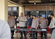 ‎Kapolres Pinrang  Pimpin Pengecekan Senjata Api Personil