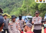 Personel Polres Luwu Kawal Aksi Damai Aliansi Anak Adat Rante Balla dengan Pendekatan Humanis dan Dialogis