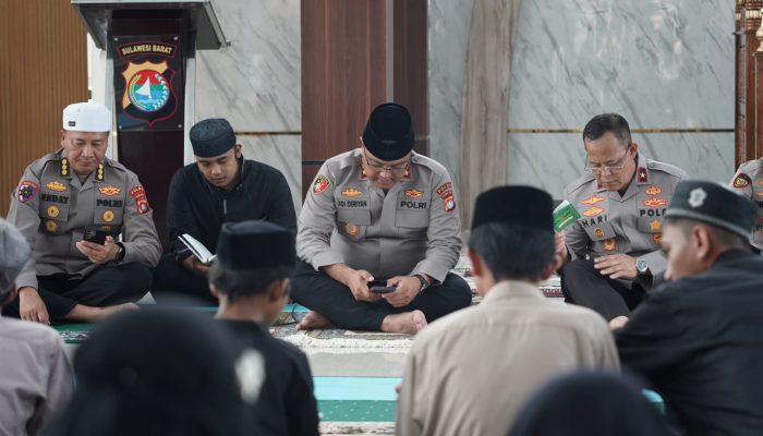 Berkah Jumat: Polda Sulbar Gandeng Anak Yatim Jaga Kamtibmas Sulbar