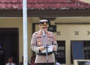 Personel Satlantas Polres Mamasa Laksanakan Pengaturan Lalu Lintas Saat Jam Pulang Sekolah