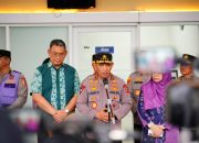 Kapolri Listyo Sigit Kunjungi Korban Ledakan SMAN 72 di RSI Cempaka Putih