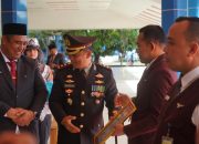 Kapolres Maros Beri Penghargaan kepada Dua Petugas Keamanan Bandara atas Keberhasilan Ungkap Kasus Narkotika
