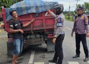Satlantas Polres Wajo Sosialisasikan Pentingnya Penutupan Bak Truk untuk Keamanan dan Kebersihan