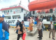 Sat Polairud Polres Majene Amankan Proses Bongkar Muat KM Sabuk Nusantara 93 di Pelabuhan Passarang