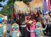 Disambut Tradisi Tari Paddupa dan Angaru,  Irjen Pol. Djuhandhani Rahardjo Puro Injakan Kaki Di Mapolda Sulsel