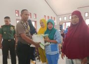 Kapolsek Bontomatene Pimpin Pengamanan Penyaluran Bantuan Pangan Kepada 84 KK di Batangmata
