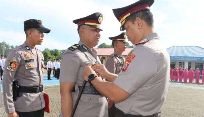 Kapolres Toraja Utara Pimpin Upacara Sertijab dan Pelantikan Pejabat serta Wisuda Purna Bakti