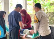 Terjun Langsung dalam Pencegahan Stunting, Bhabinkamtibmas Baruga Dhua Dampingi Kegiatan Posyandu SALAMA