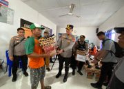 ‎Kapolres Pinrang Kunjungi Korban Angin Puting Beliung di Lanrisang, Salurkan Bantuan Sembako