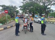 Hari Pertama Ops Lilin, Kasat Lantas Polres Jeneponto Sosialisasi Tertib Berlalulintas Kepada Pengguna Jalan