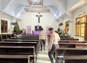 Operasi Lilin 2025, Polres Majene dan TNI Sterilisasi Gereja GPIB Immanuel Jelang Ibadah Minggu