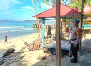 Personel Ops Lilin 2025 Polres Majene Amankan Wisata Pantai Dato Jelang Nataru
