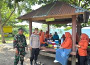 Personel Ops Lilin 2025 Hadir di Pantai Dato, Wisatawan Nikmati Liburan dengan Rasa Aman