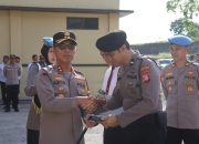 Kapolres Soppeng Berikan Reward Kategori Disiplin kepada Personel Teladan Tahun 2025