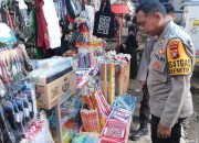 Jaga Keamanan Malam Tahun Baru, Polres Majene Sisir Pasar Sentral Sosialisasikan Larangan Petasan