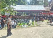 Bhabinkamtibmas Polsek Saluputti Hadir Amankan Prosesi Rambu Solo’ di Rembon