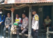 Kasat Binmas Polres Jeneponto Sambangi Warga, Salurkan Bantuan Kapolres