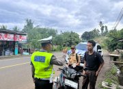 Polantas Polda Sulbar Lakukan Penyuluhan dan Pengaturan Lalu Lintas di SMAN 2 Kalukku: Ajak Pelajar Jadi Pelopor Keselamatan