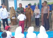 Kapolsek Malunda Hadiri Launching Program Makan Bergizi Gratis SPPG Yayasan Indonesia Kita Maju di SDN 01 Sasende