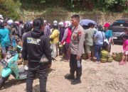 Berlangsung Kondusif, Kapolsek Sopai Pimpin Pengamanan Operasi Pasar Gas 3 Kg di Halaman Kantor Camat