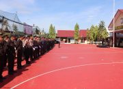 Kapolres Sinjai Pimpin Upacara Penganugerahan Satyalancana Pengabdian kepada 22 Personel.