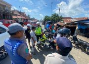 Polantas Jeneponto Sapa Pengendara Ojek dan Angkutan Umum, Tekankan “Mappatabe” di Jalan Raya