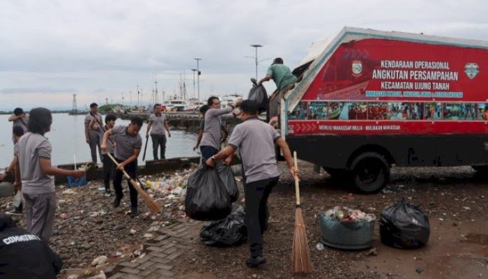 Polres Pelabuhan Makassar Tindaklanjuti Printah Presiden, Sat Intelkam Bergerak Cepat Bersihkan Pantai