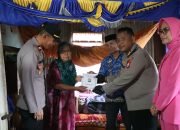 Kapolres Jeneponto Sambangi Warga Lumpuh, Salurkan Bantuan Sosial di Kelurahan Tolo Utara