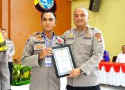 Inovatif dan Inspiratif, Bhabinkamtibmas Polres Majene Aiptu Burhanuddin Terima Penghargaan dari Kapolda Sulbar